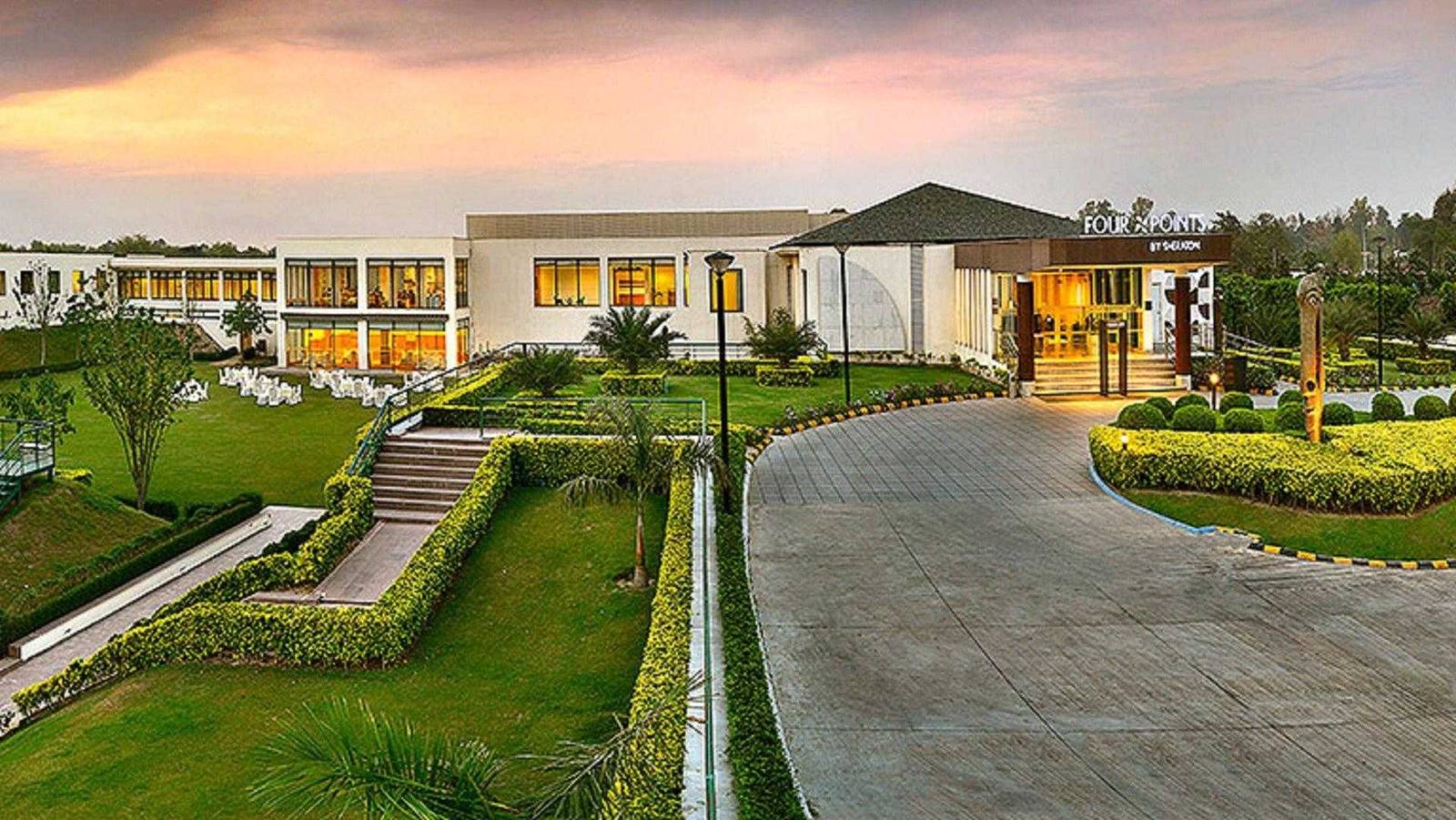 Mahagun Sarovar Portico — photo 4