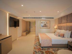 Grand Mercure Vadodara Surya Palace — photo 5