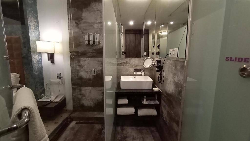 Regenta Central Hotel & Convention Centre — photo 4