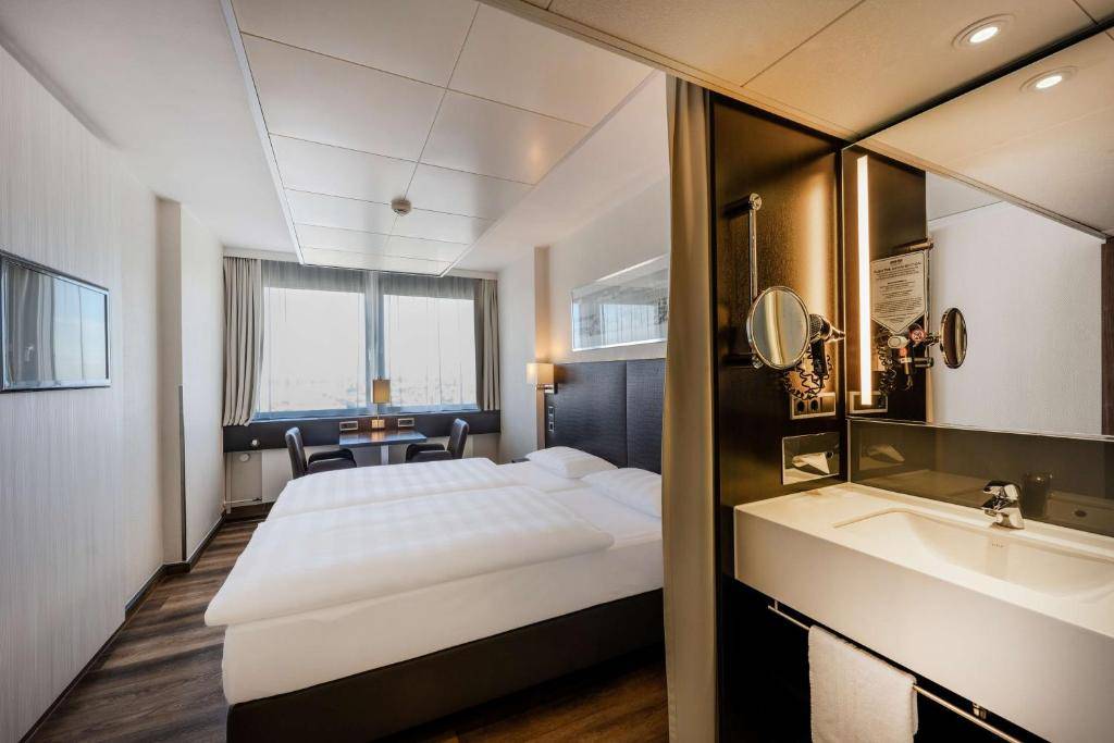 Park Inn by Radisson Berlin Alexanderplatz — photo 2