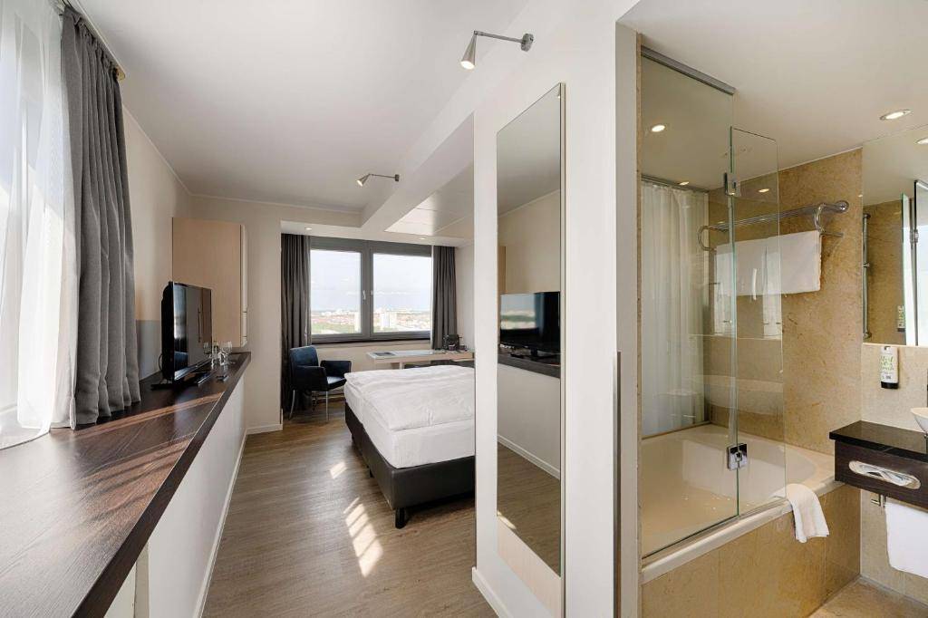 Park Inn by Radisson Berlin Alexanderplatz — photo 4